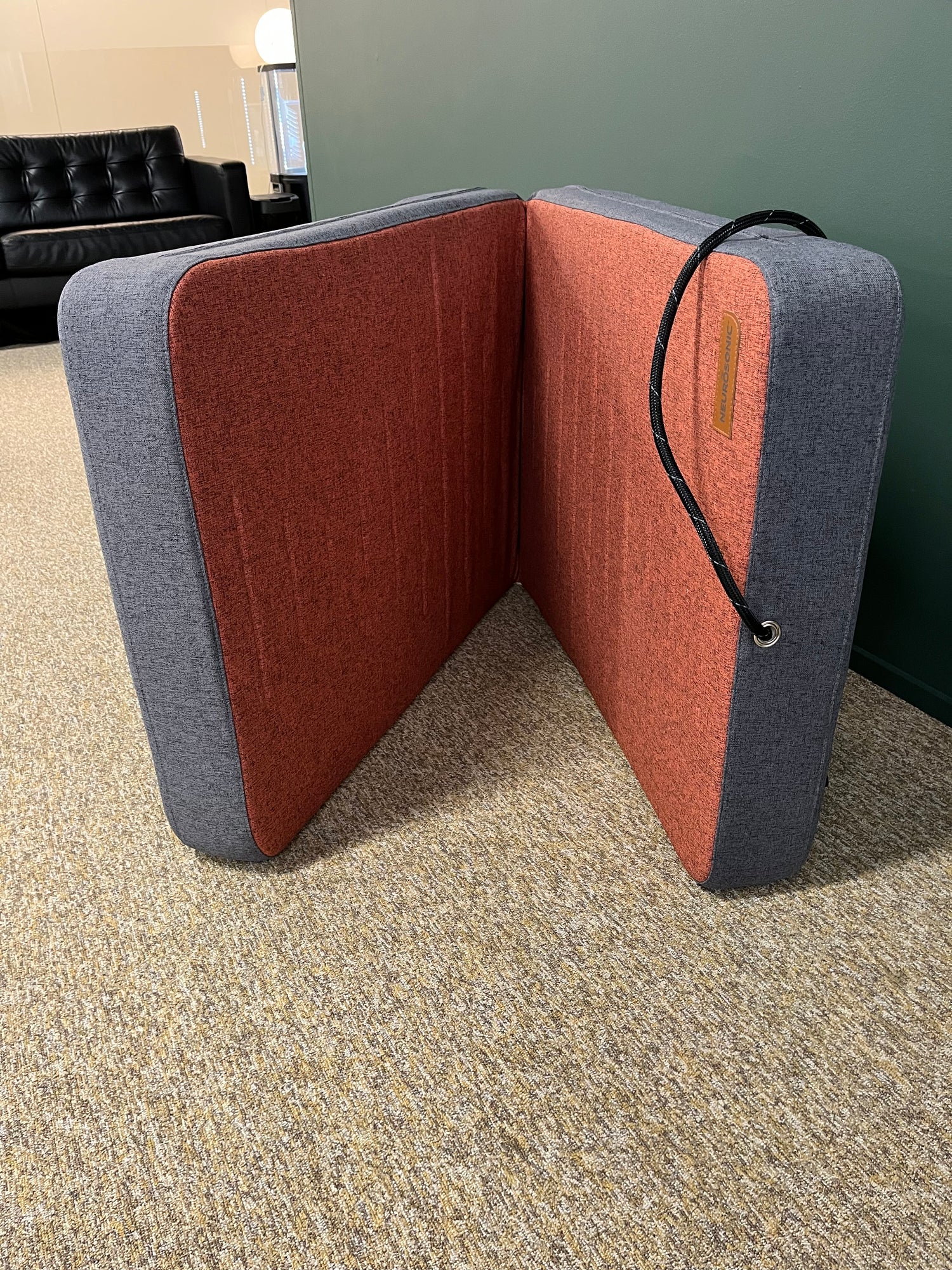 Neurosonic Mobiilipatja Gen2 esittelylaite